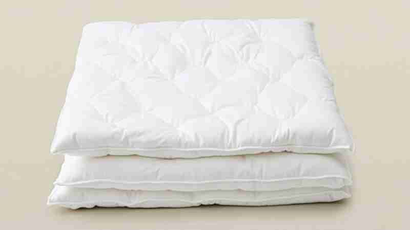 Discover the Ultimate Comfort: Ergonomic Goose Down Mattress Topper, Concept art for illustrative purpose, tags: matratzentopper aus - Monok